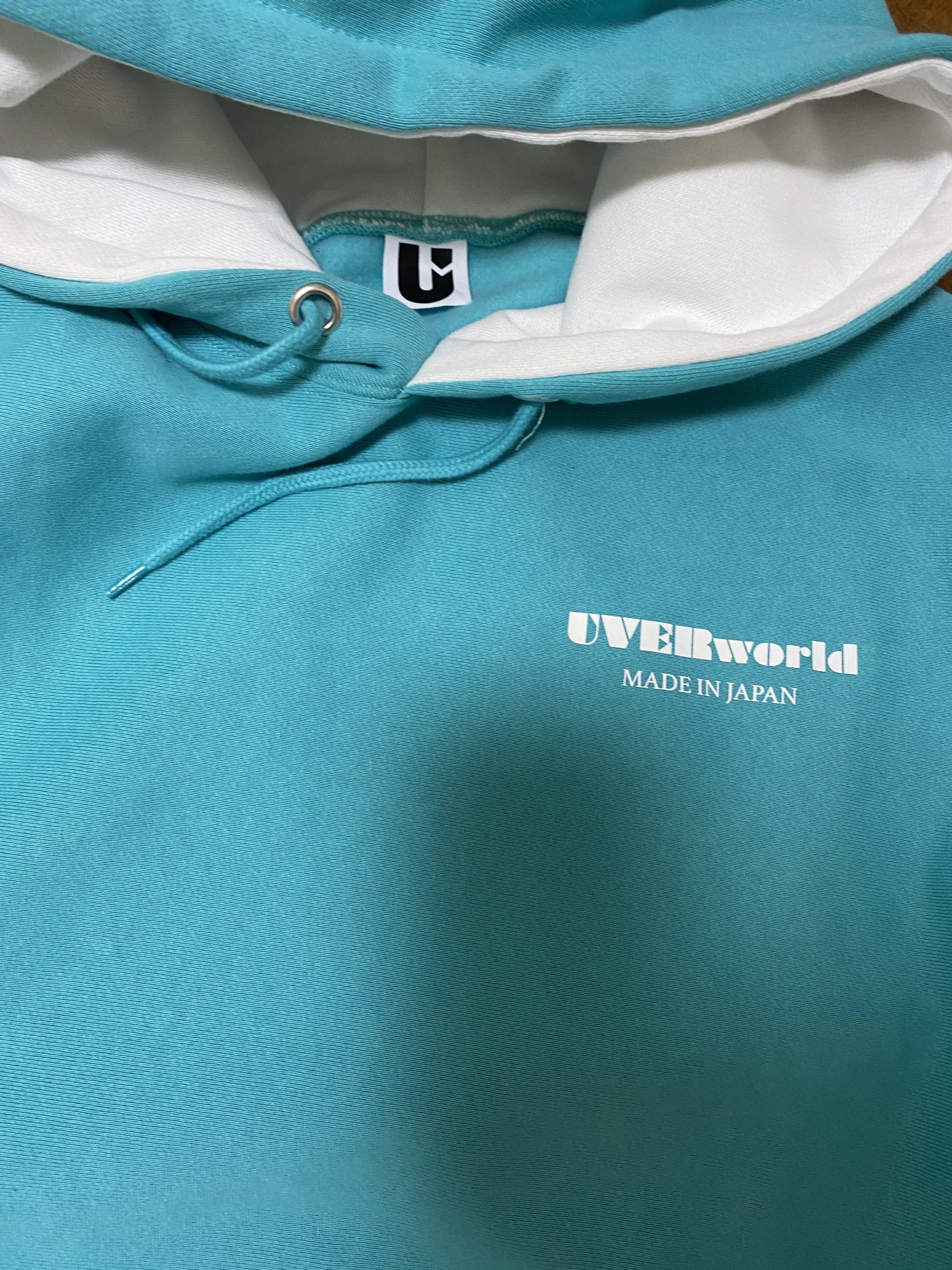 永久保存版 私服でも愛用者続出 おしゃれすぎるuverworldグッズtakuya プロデュースのuverパーカー ターコイズ をレビューしてみた いつまでも好奇心ちゃんねる